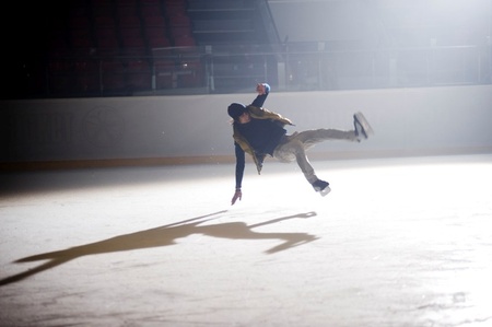 Фото со съемок клипа Димы Кадная на песню "Молчи"
